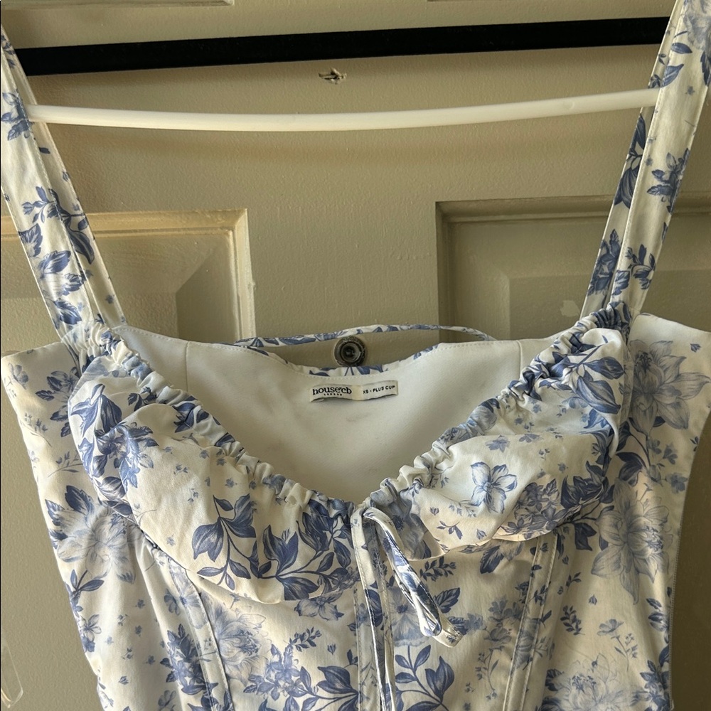 House of CB White and Blue Floral High-Low Dress - Picture 9 of 16